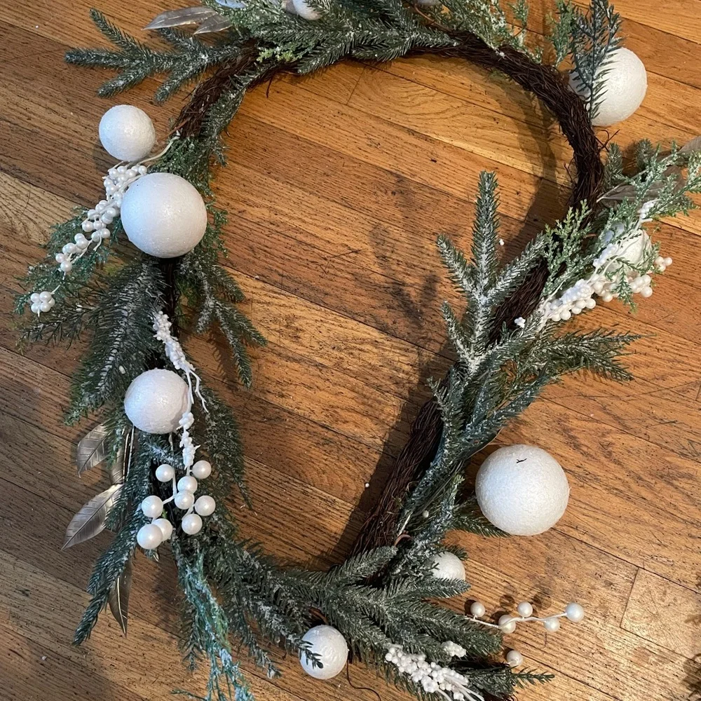 🤍5 Elegant Holiday Garland with White Accents🤍
